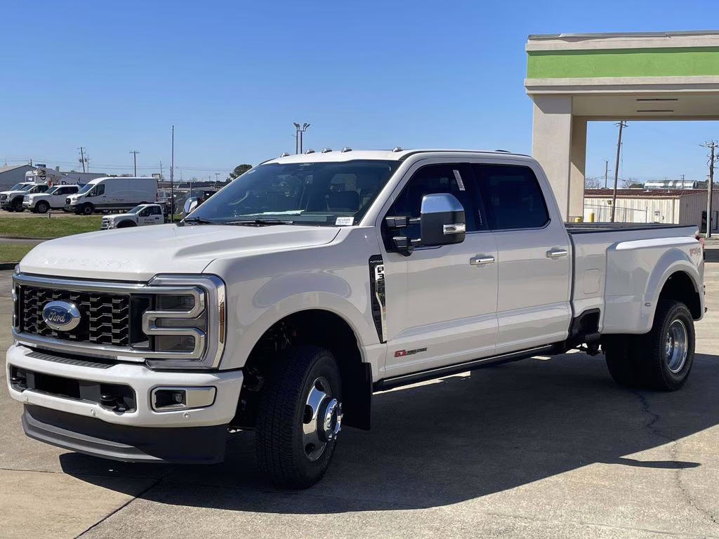 2026 Star White Metallic Tri-Coat Ford Super Duty F-350 DRW Platinum 4X4 Truck