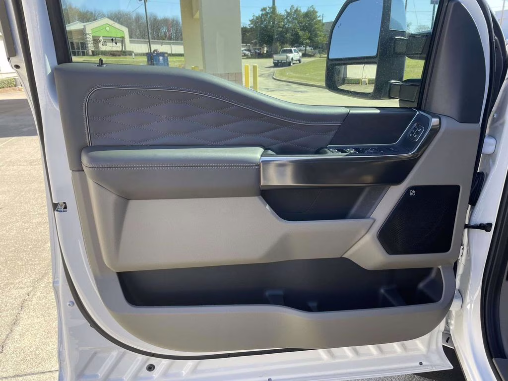 2026 Star White Metallic Tri-Coat Ford Super Duty F-350 DRW Platinum 4X4 Truck