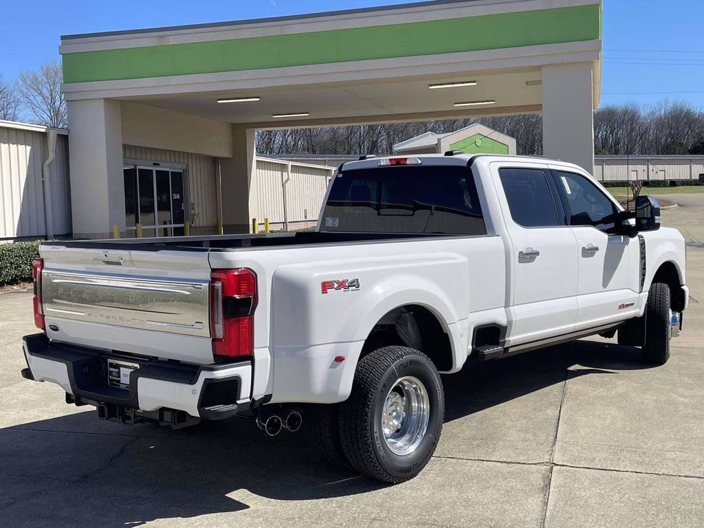 2026 Star White Metallic Tri-Coat Ford Super Duty F-350 DRW Platinum 4X4 Truck