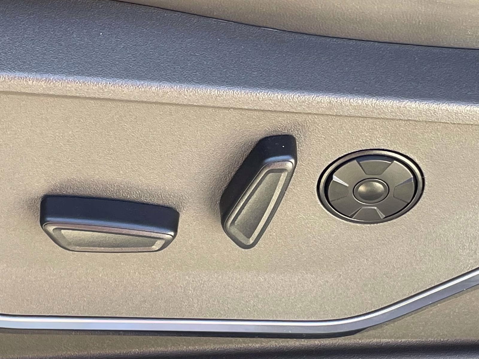 2026 Star White Metallic Tri-Coat Ford Super Duty F-350 DRW Platinum 4X4 Truck