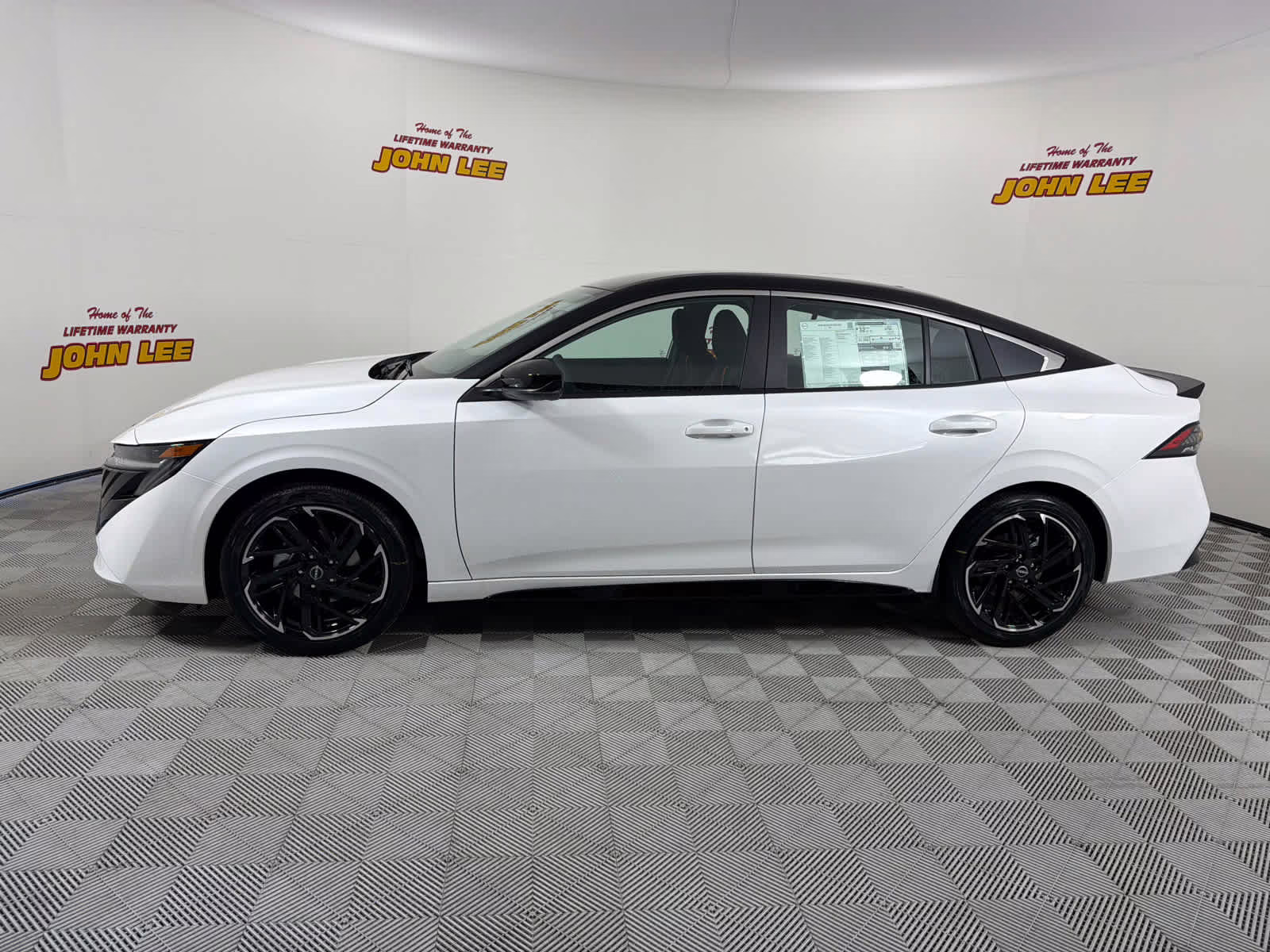 2026 Aspen White Tricoat/Super Black Nissan Sentra SR FWD Sedan