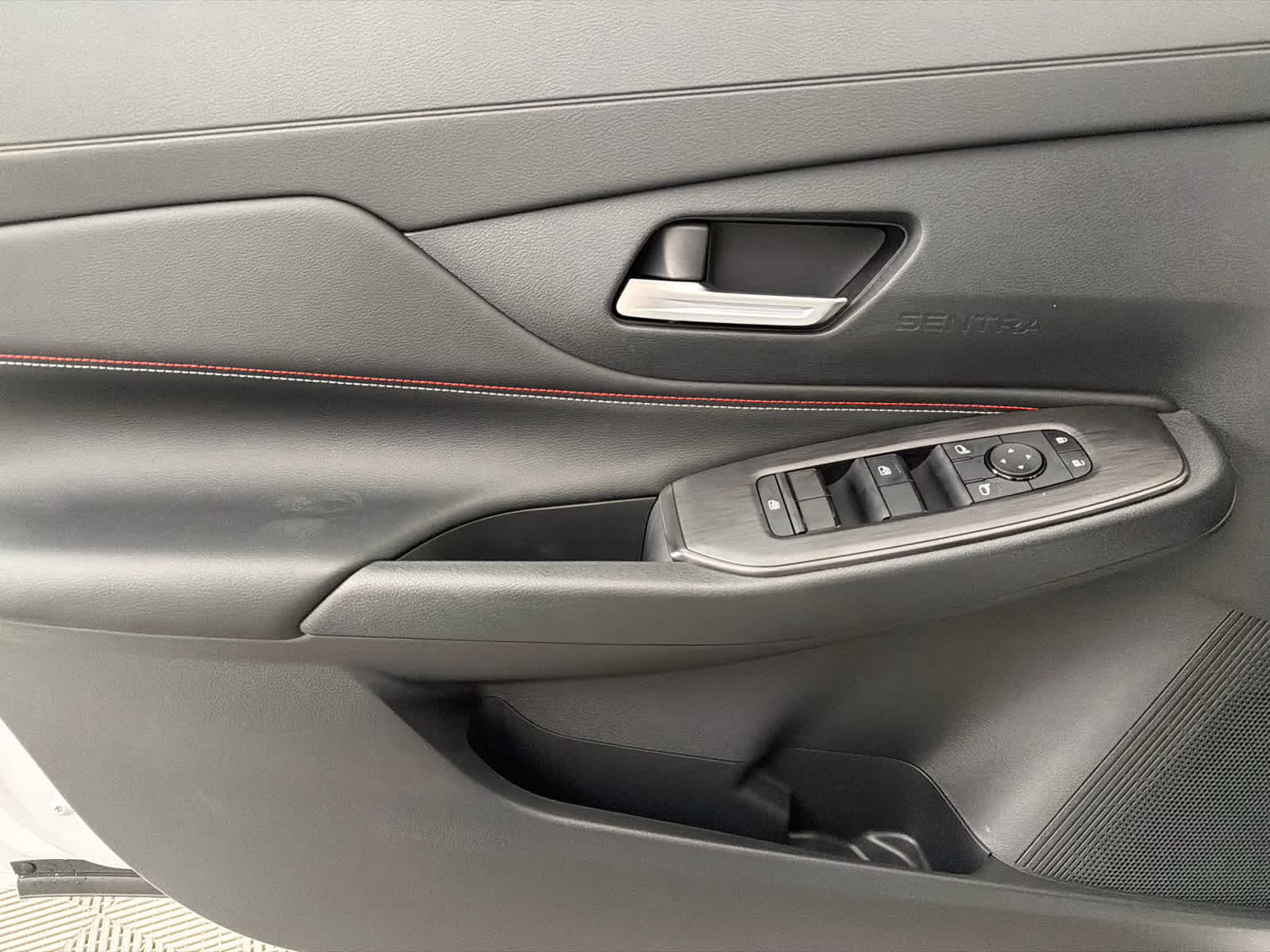 2026 Aspen White Tricoat/Super Black Nissan Sentra SR FWD Sedan