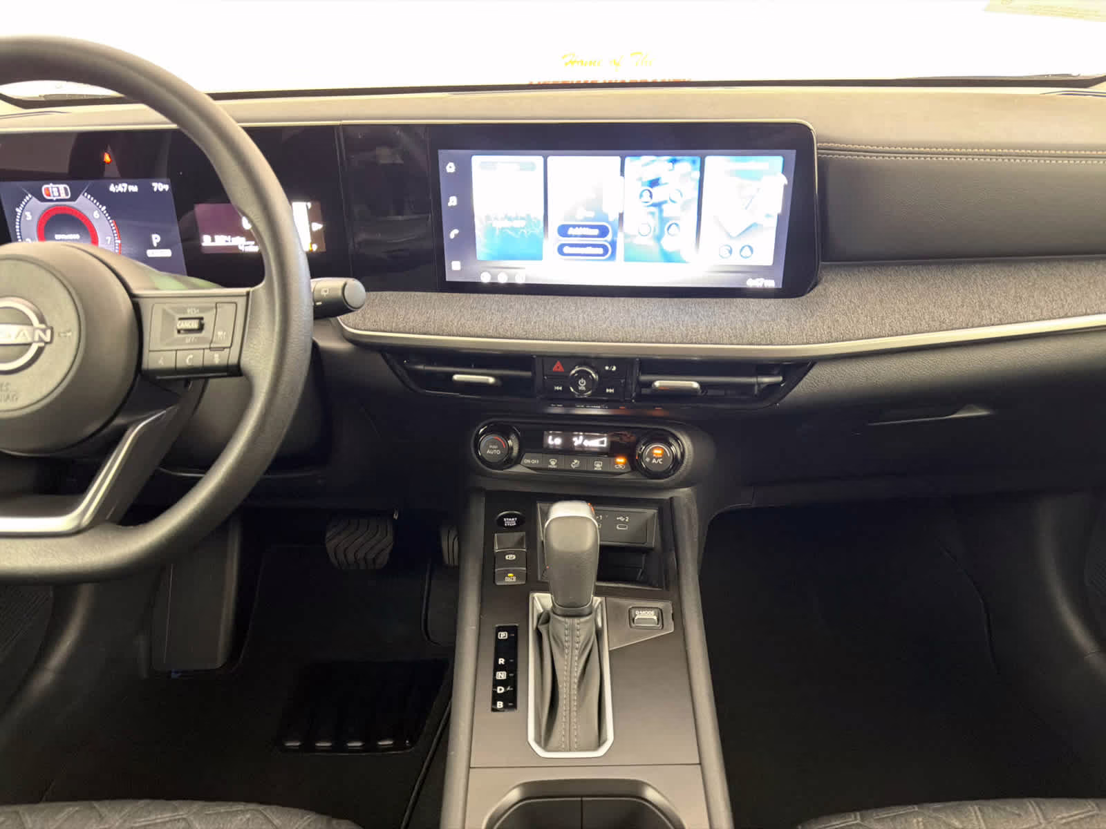 2026 Aspen White Tricoat/Super Black Nissan Kicks SV FWD SUV