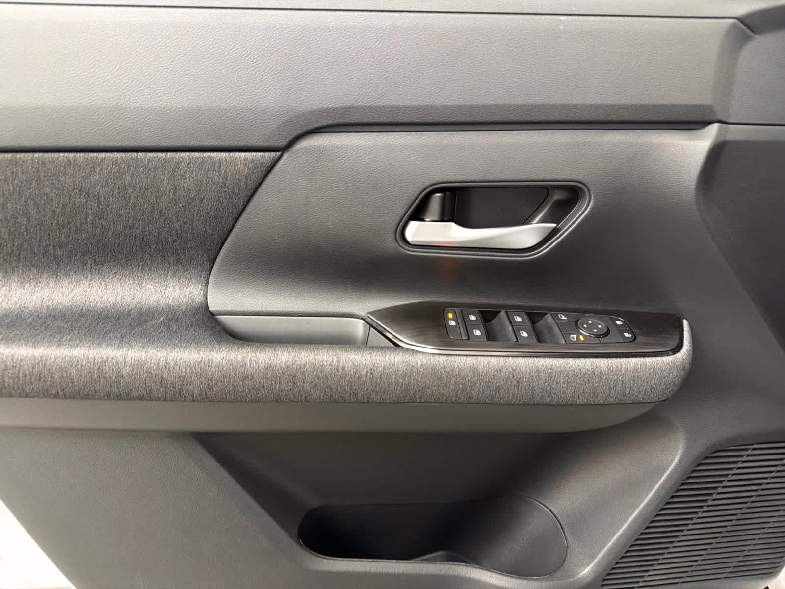 2026 Aspen White Tricoat/Super Black Nissan Kicks SV FWD SUV