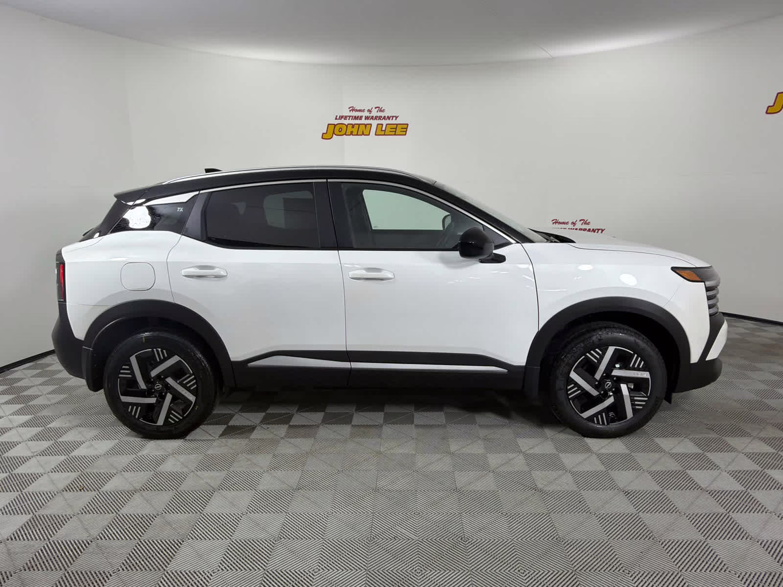 2026 Aspen White Tricoat/Super Black Nissan Kicks SV FWD SUV