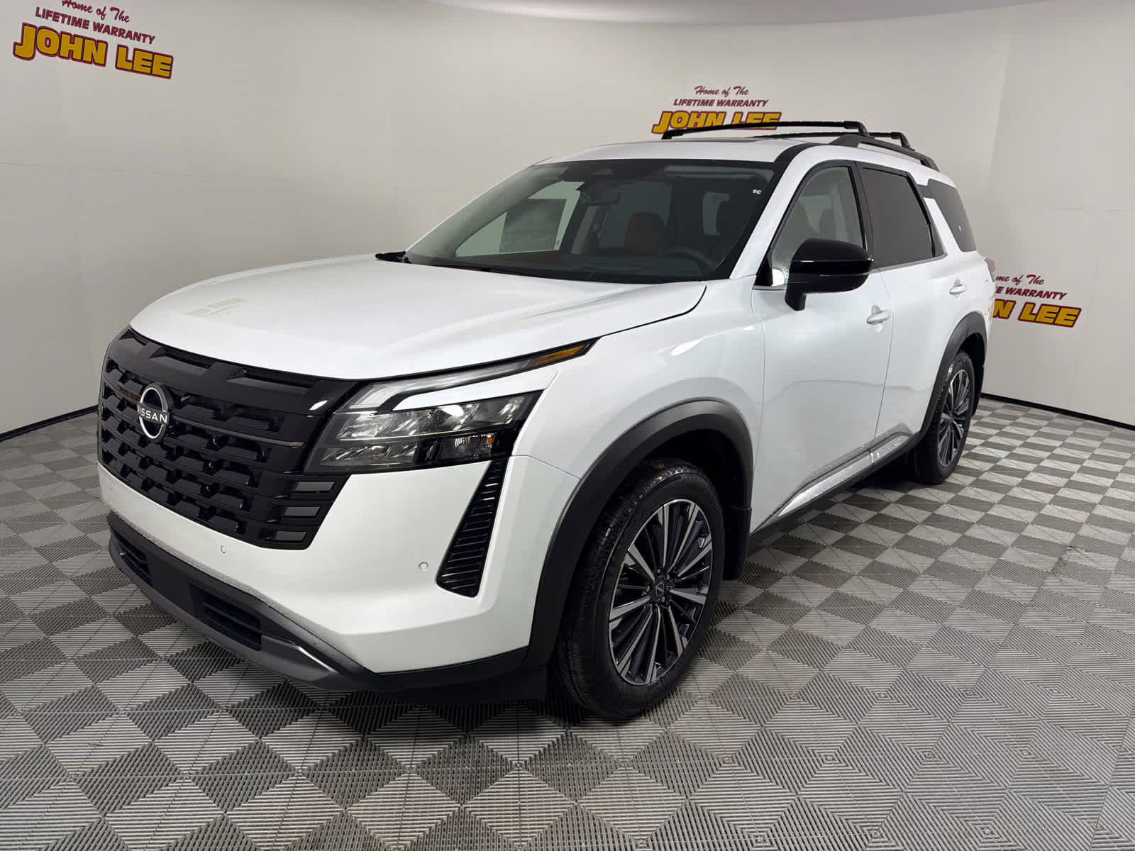 2026 Everest White Pearl Tricoat Nissan Pathfinder Platinum FWD SUV