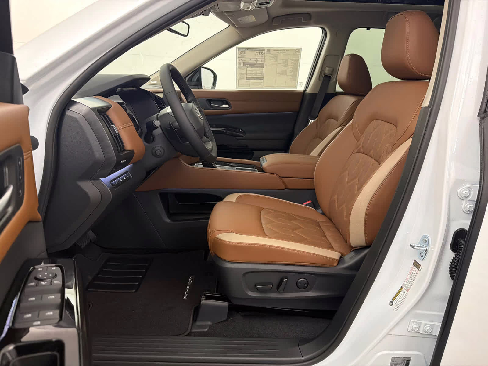 2026 Everest White Pearl Tricoat Nissan Pathfinder Platinum FWD SUV