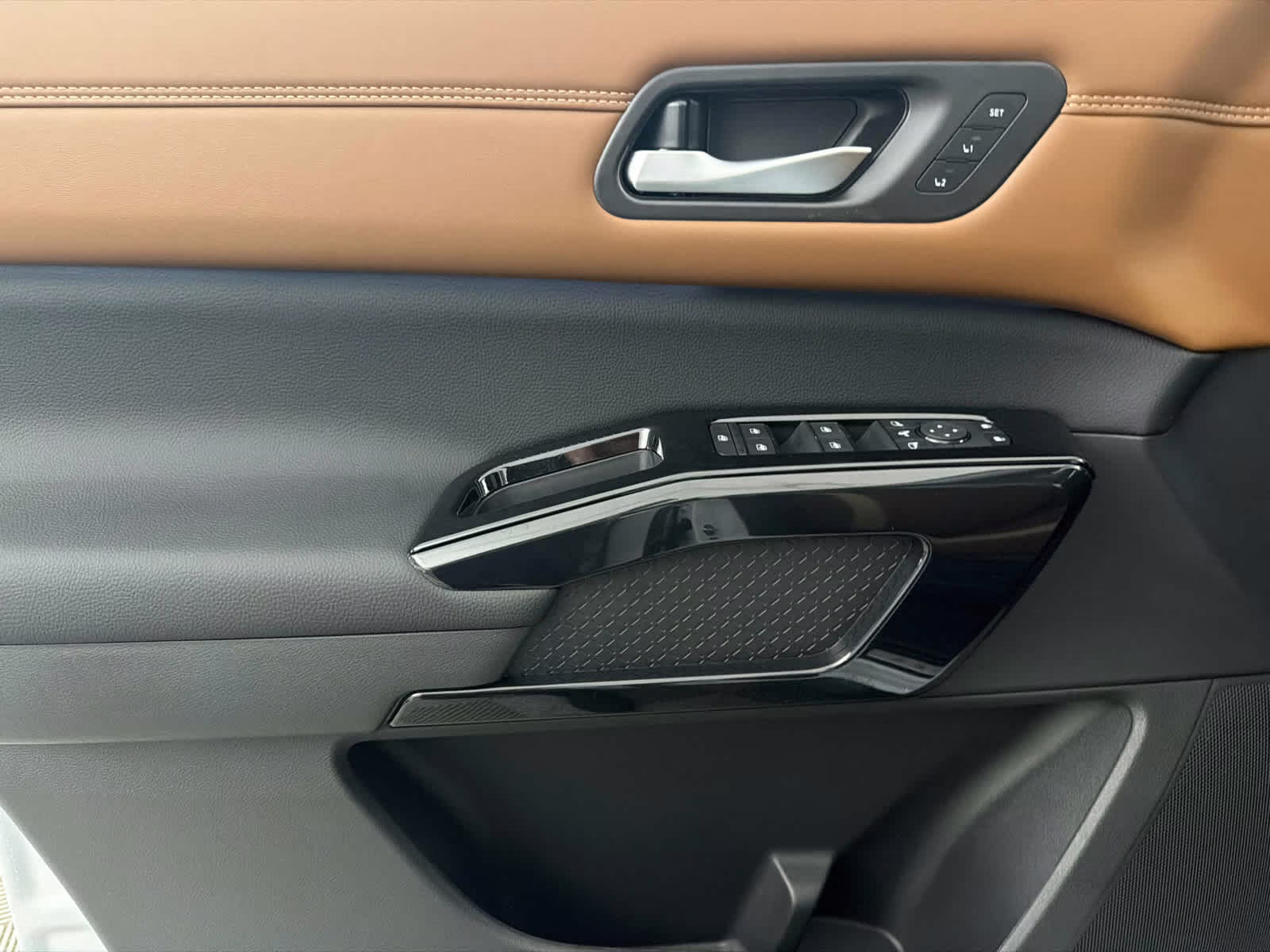 2026 Everest White Pearl Tricoat Nissan Pathfinder Platinum FWD SUV