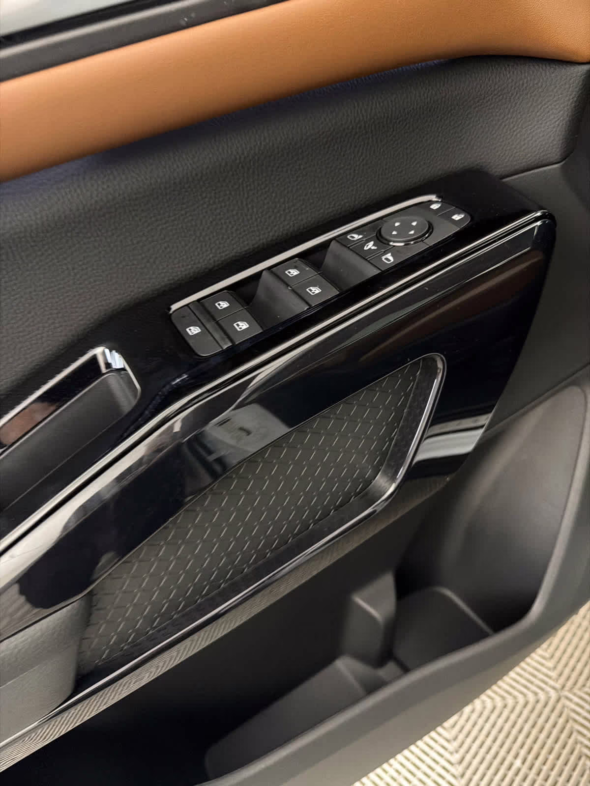 2026 Everest White Pearl Tricoat Nissan Pathfinder Platinum FWD SUV