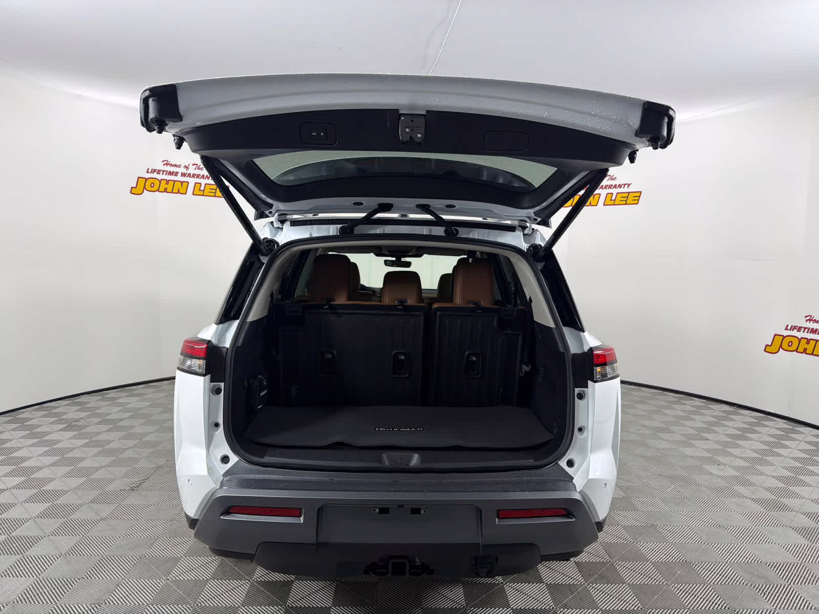 2026 Everest White Pearl Tricoat Nissan Pathfinder Platinum FWD SUV