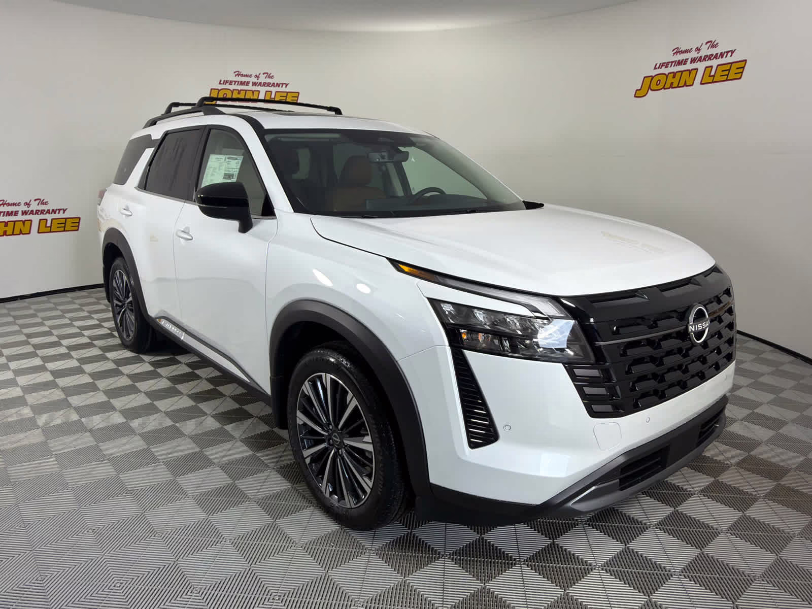 2026 Everest White Pearl Tricoat Nissan Pathfinder Platinum FWD SUV