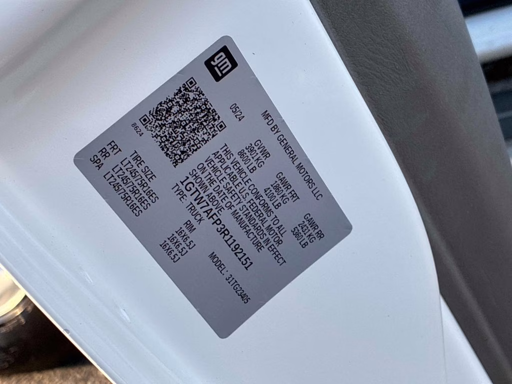 2024 Summit White GMC Savana 2500 Work Van RWD Van