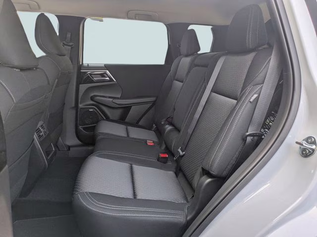 2026 White Diamond Mitsubishi Outlander ES FWD SUV