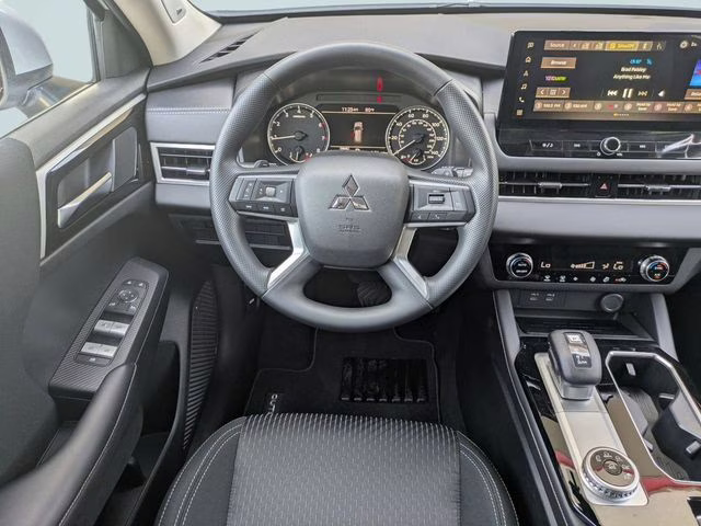 2026 White Diamond Mitsubishi Outlander ES FWD SUV