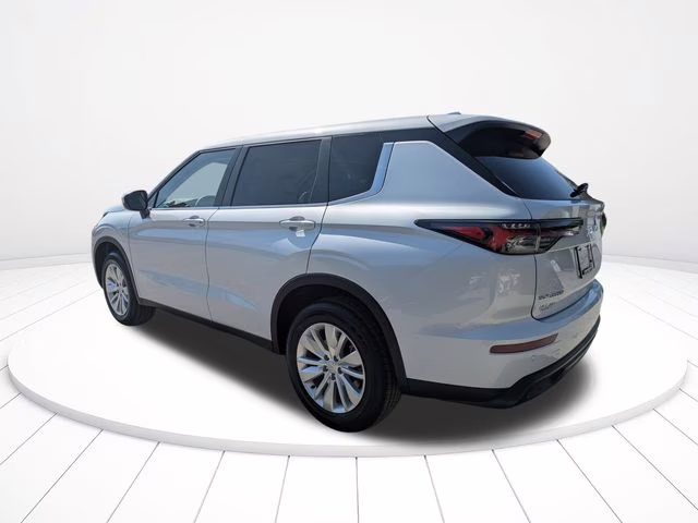 2026 White Diamond Mitsubishi Outlander ES FWD SUV