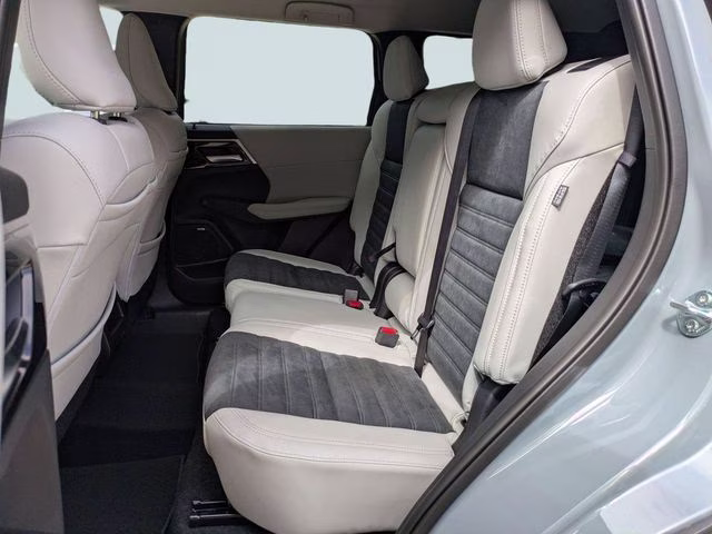 2026 Moonstone Gray Metallic Mitsubishi Outlander SE FWD SUV