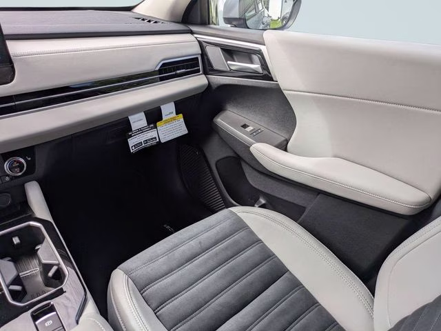 2026 Moonstone Gray Metallic Mitsubishi Outlander SE FWD SUV
