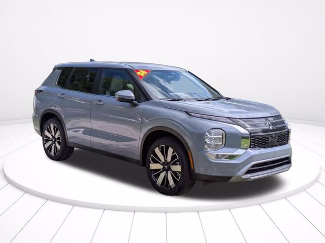 2026 Moonstone Gray Metallic Mitsubishi Outlander SE FWD SUV