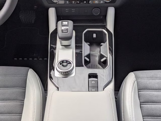 2026 Moonstone Gray Metallic Mitsubishi Outlander SE FWD SUV