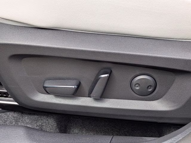2026 Moonstone Gray Metallic Mitsubishi Outlander SE FWD SUV