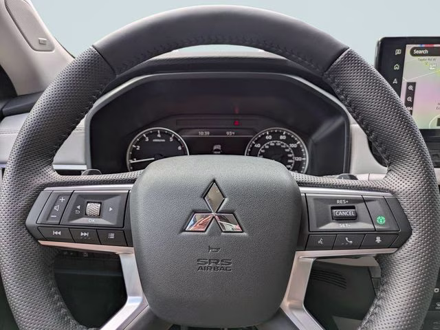 2026 Moonstone Gray Metallic Mitsubishi Outlander SE FWD SUV