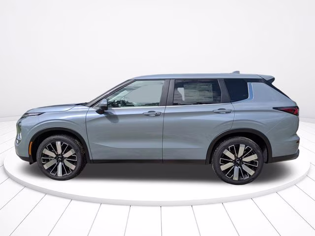 2026 Moonstone Gray Metallic Mitsubishi Outlander SE FWD SUV