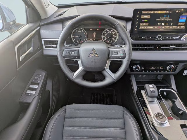 2026 Moonstone Gray Metallic Mitsubishi Outlander SE FWD SUV