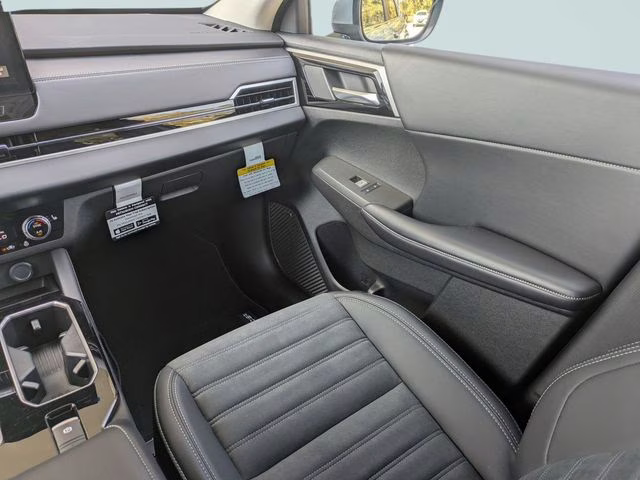 2026 Moonstone Gray Metallic Mitsubishi Outlander SE FWD SUV