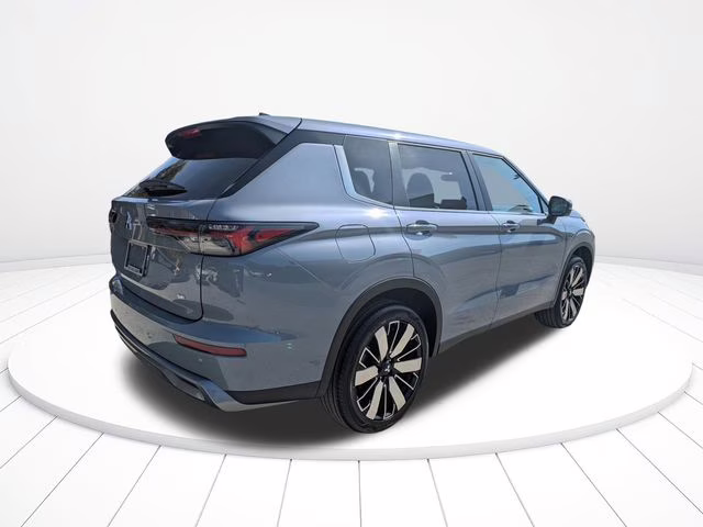 2026 Moonstone Gray Metallic Mitsubishi Outlander SE FWD SUV