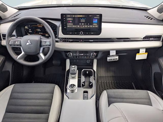 2026 Moonstone Gray Metallic Mitsubishi Outlander SE FWD SUV