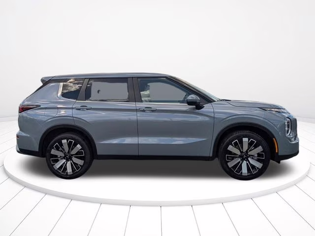 2026 Moonstone Gray Metallic Mitsubishi Outlander SE FWD SUV