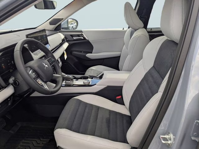2026 Moonstone Gray Metallic Mitsubishi Outlander SE FWD SUV
