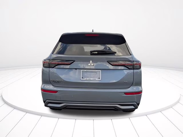 2026 Moonstone Gray Metallic Mitsubishi Outlander SE FWD SUV