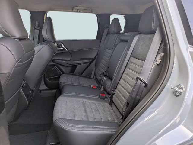 2026 Moonstone Gray Metallic Mitsubishi Outlander SE FWD SUV