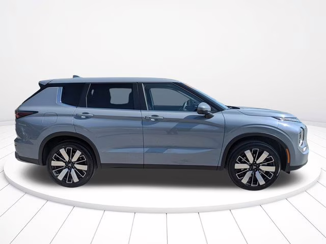 2026 Moonstone Gray Metallic Mitsubishi Outlander SE FWD SUV
