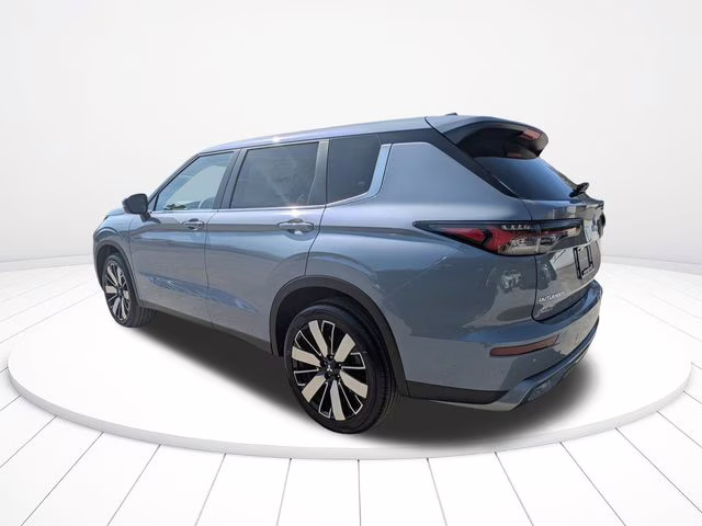 2026 Moonstone Gray Metallic Mitsubishi Outlander SE FWD SUV
