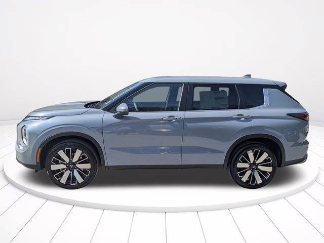 2026 Moonstone Gray Metallic Mitsubishi Outlander SE FWD SUV