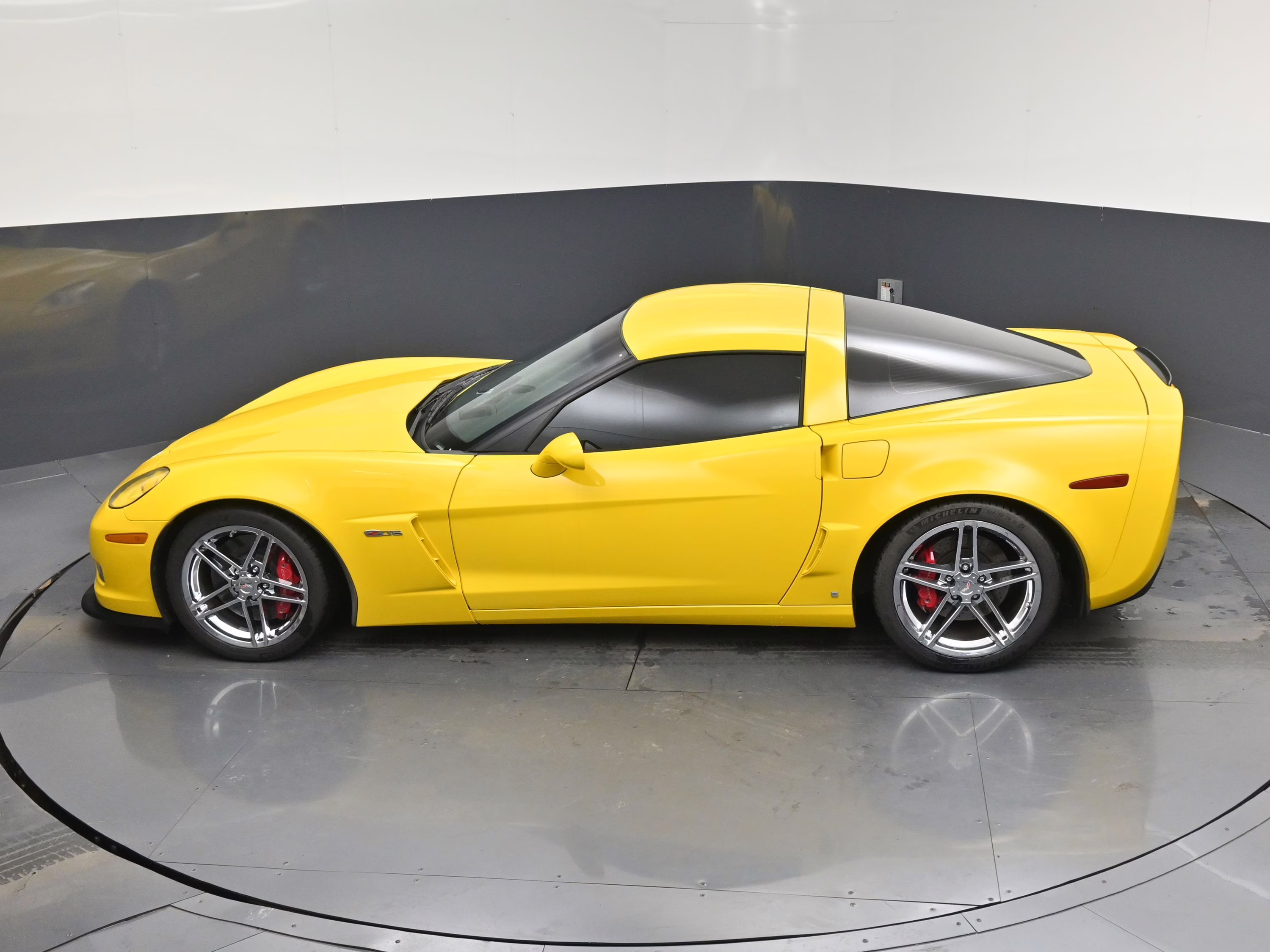 2006 Velocity Yellow Tintcoat Chevrolet Corvette Z06 RWD Coupe