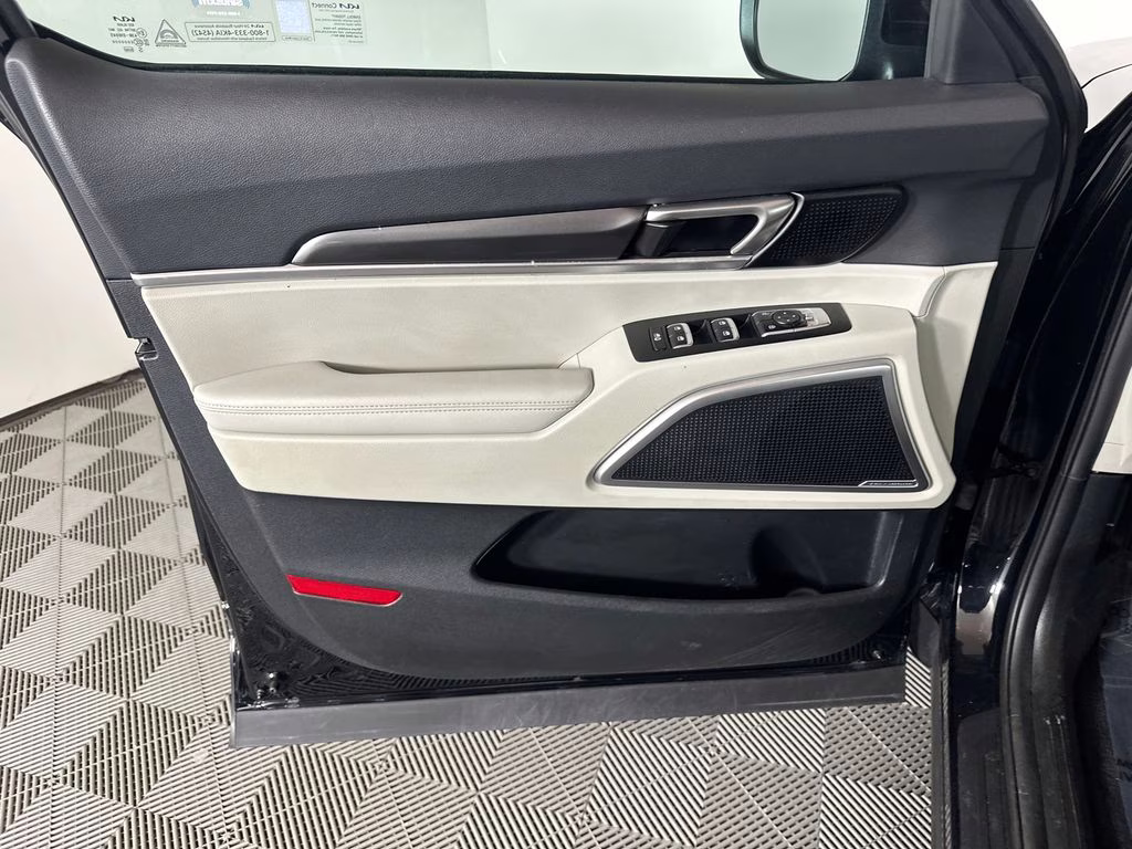 2024 Ebony Black Kia Telluride S FWD SUV