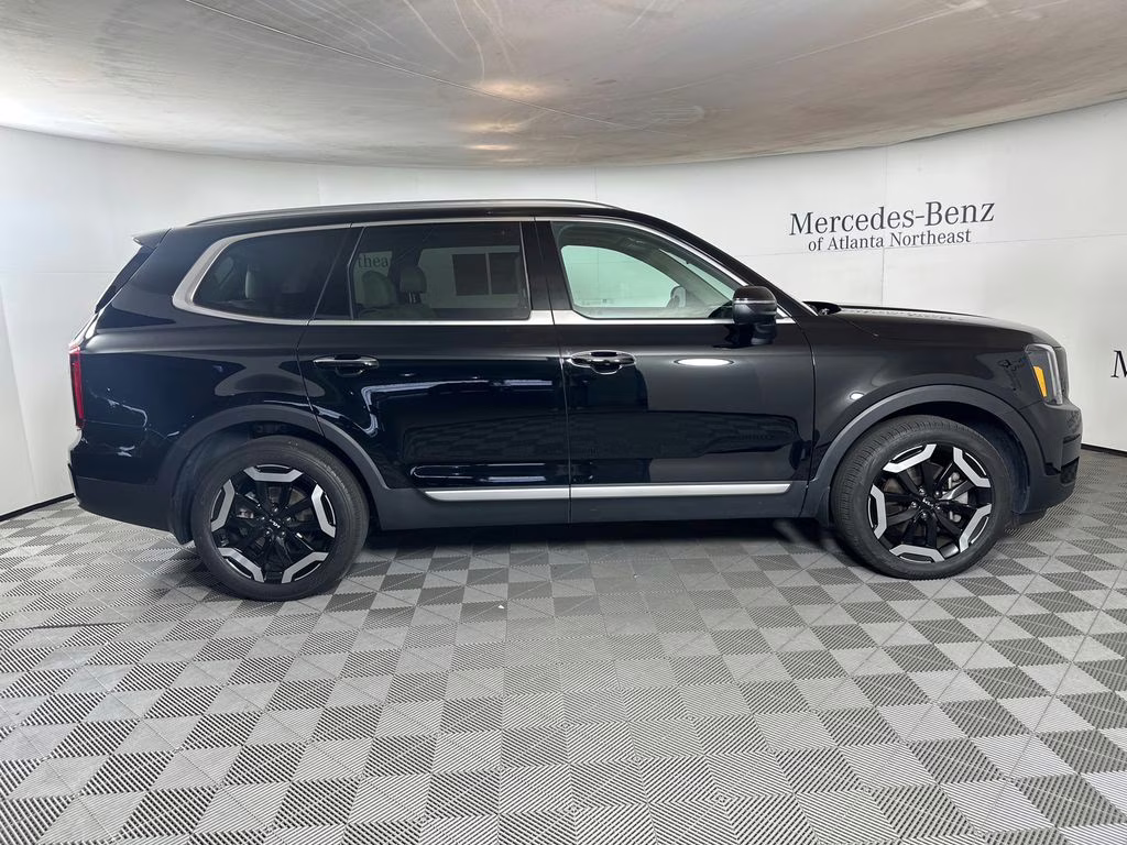 2024 Ebony Black Kia Telluride S FWD SUV