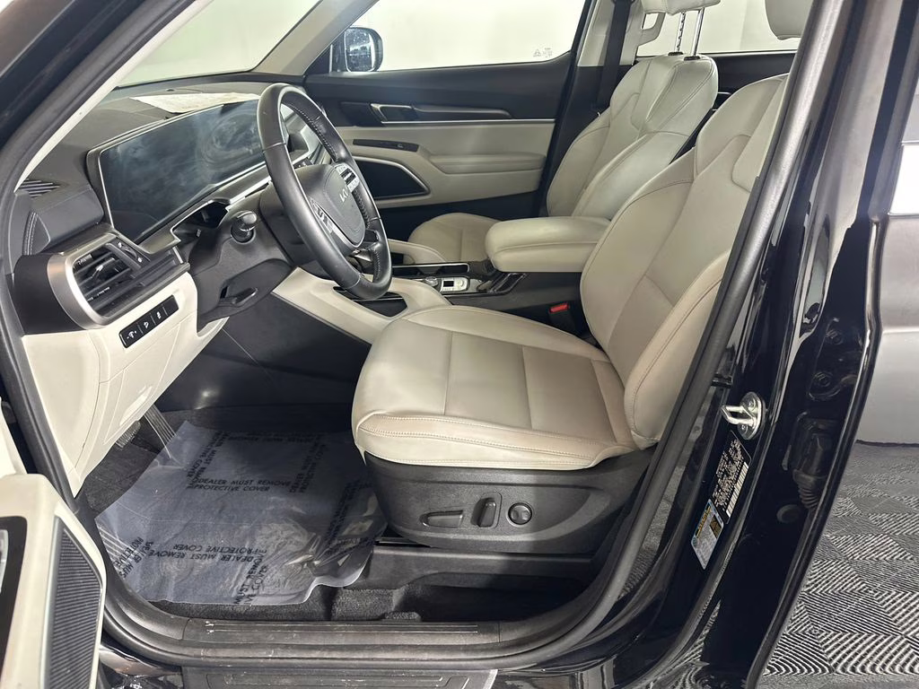 2024 Ebony Black Kia Telluride S FWD SUV