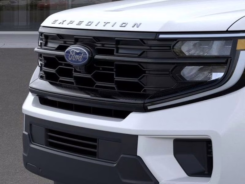 2026 Star White Metallic Tri-Coat Ford Expedition Max Active RWD SUV