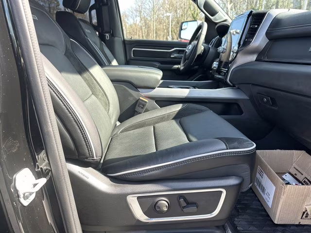 2026 Diamond Black Crystal Pearlcoat Ram 1500 Laramie RWD Truck