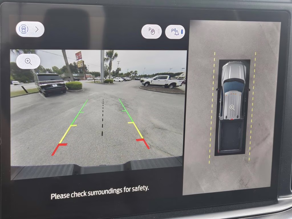 2026 Star White Metallic Tri-Coat Ford Super Duty F-250 SRW Lariat 4X4 Truck