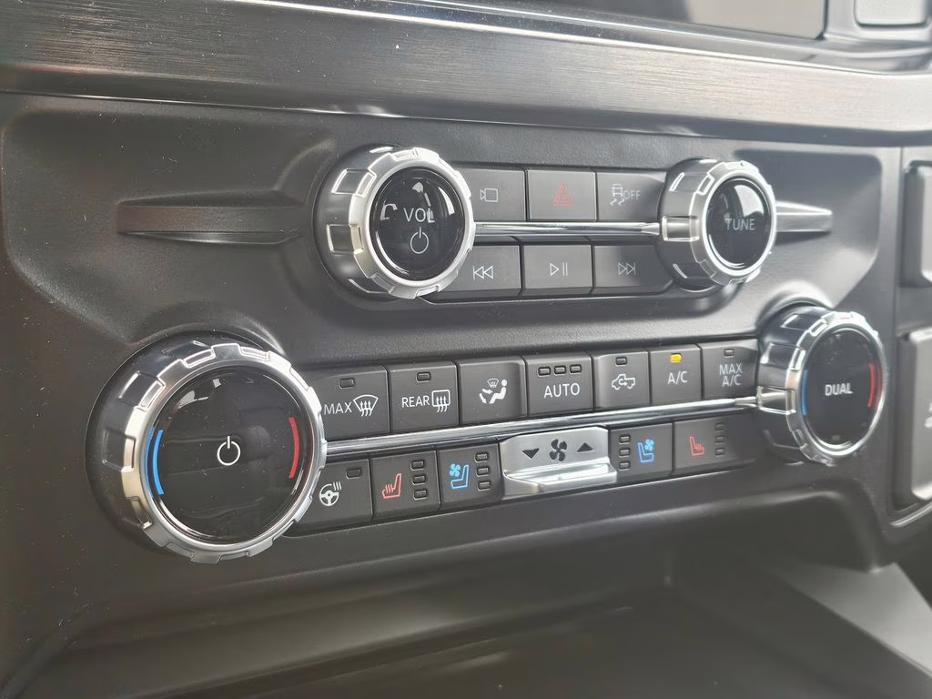 2026 Star White Metallic Tri-Coat Ford Super Duty F-250 SRW Lariat 4X4 Truck