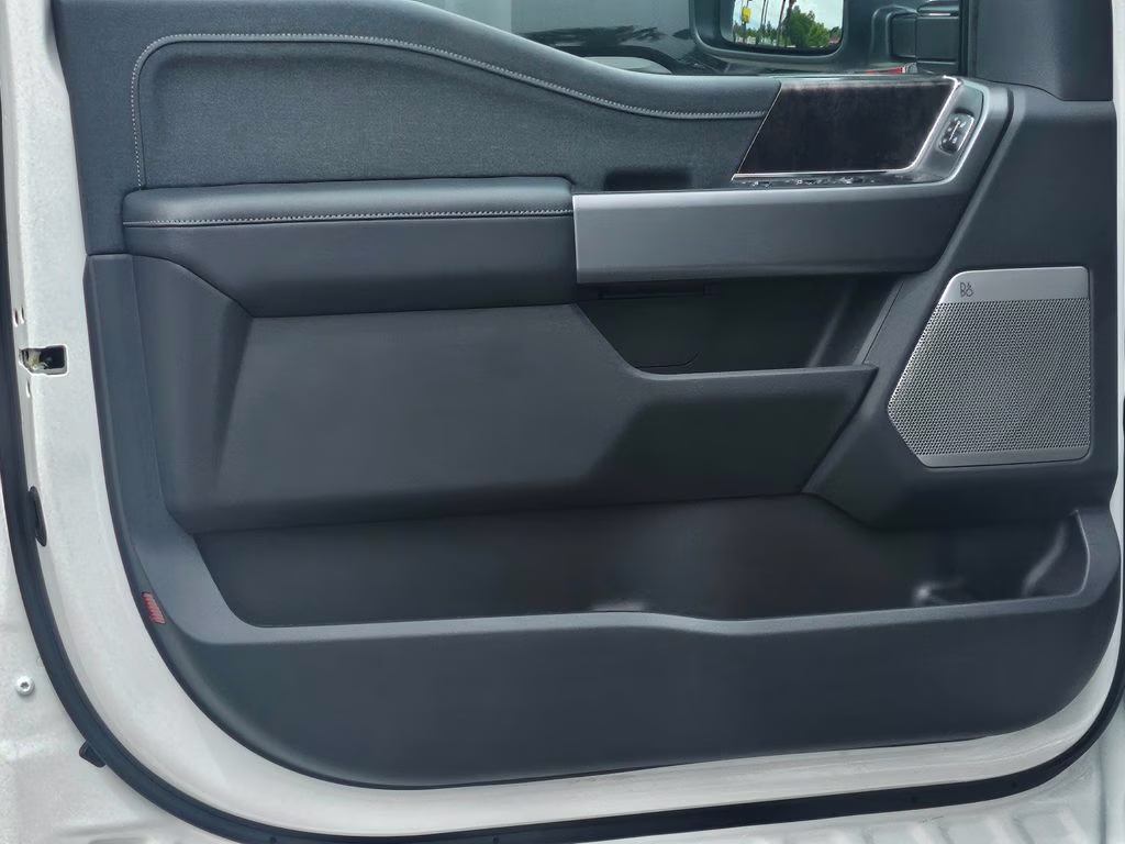 2026 Star White Metallic Tri-Coat Ford Super Duty F-250 SRW Lariat 4X4 Truck