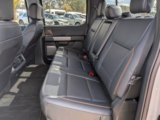 2026 Avalanche Ford Super Duty F-250 SRW LARIAT 4X4 Truck