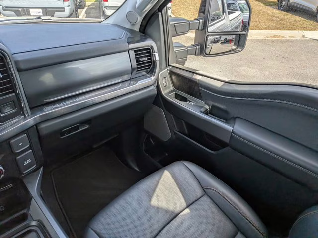 2026 Avalanche Ford Super Duty F-250 SRW LARIAT 4X4 Truck