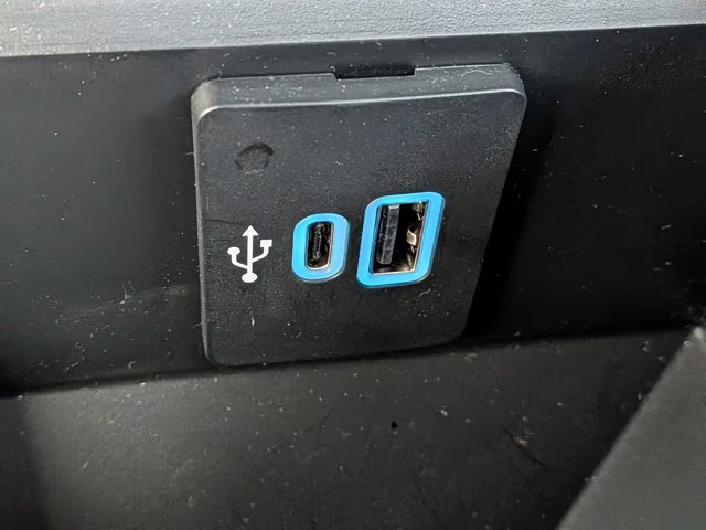 2026 Avalanche Ford Super Duty F-250 SRW LARIAT 4X4 Truck