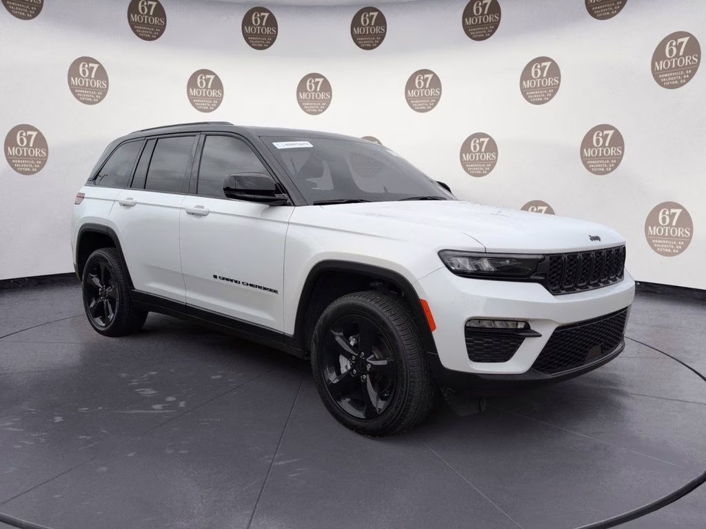2025 Bright White Clearcoat Jeep Grand Cherokee Limited RWD SUV